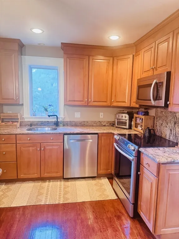 3 bed, 1 bath apartment for rent at 27 Park, East Saugus — photo 13 of 32