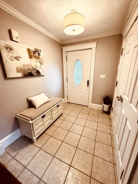3 bed, 1 bath apartment for rent at 27 Park, East Saugus — photo 3 of 32