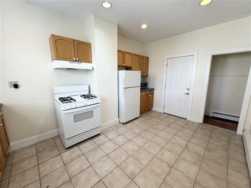 2 bed, 1 bath apartment for rent at 27 Park St Unit 6, Ward Two — photo 8 of 30