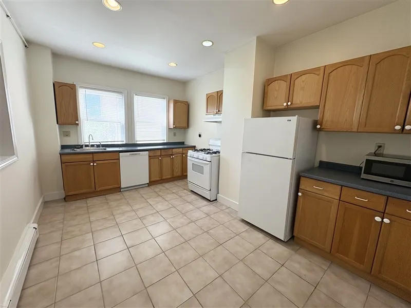 2 bed, 1 bath apartment for rent at 27 Park St Unit 6, Ward Two — photo 6 of 30
