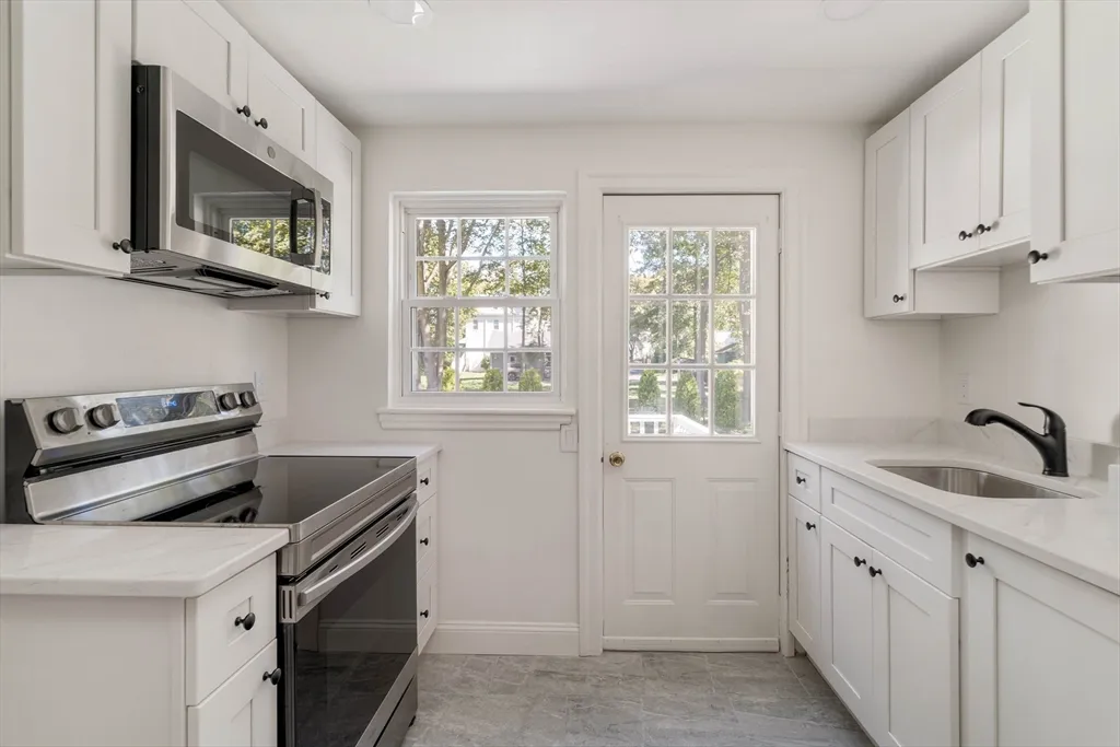 2 bed, 1 bath apartment for rent at 27 Payne Rd Unit 1, Newton Highlands — photo 6 of 18