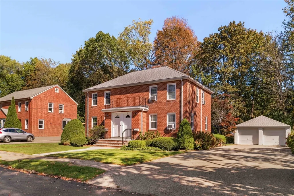 2 bed, 1 bath apartment for rent at 27 Payne Rd Unit 1, Newton Highlands — photo 2 of 18