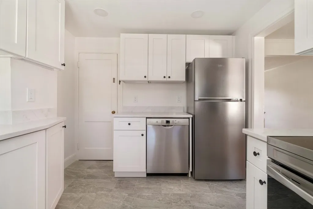 2 bed, 1 bath apartment for rent at 27 Payne Rd Unit 1, Newton Highlands — photo 5 of 18