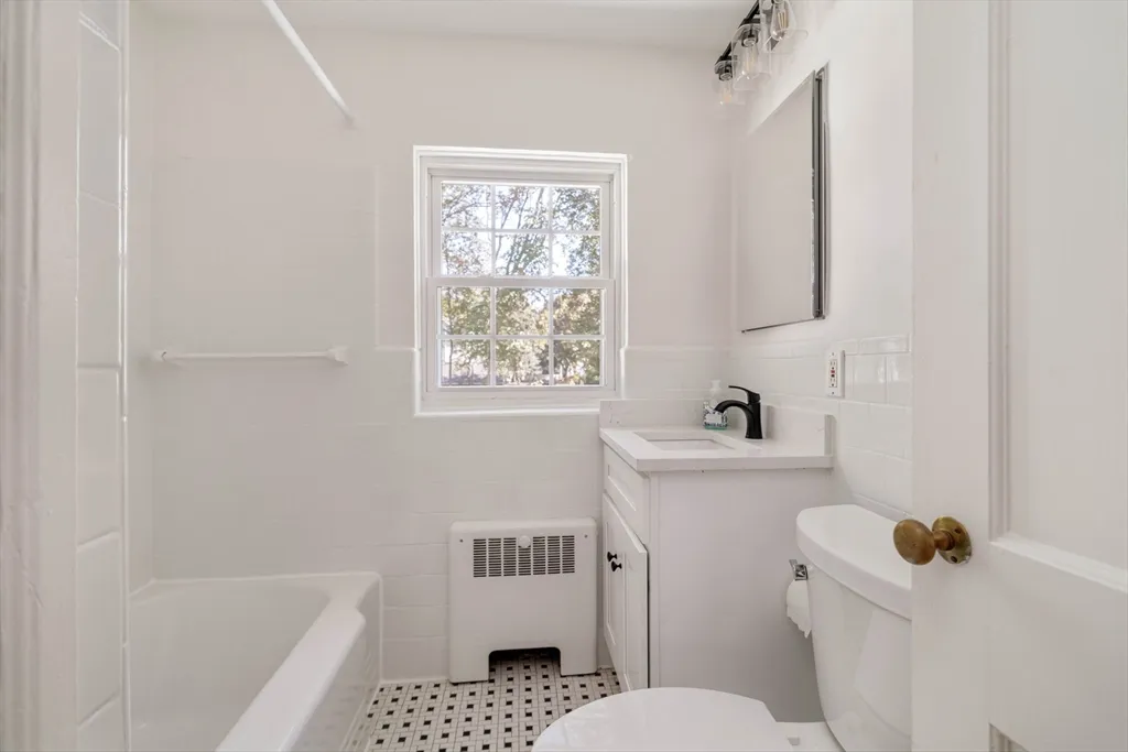 2 bed, 1 bath apartment for rent at 27 Payne Rd Unit 1, Newton Highlands — photo 15 of 18