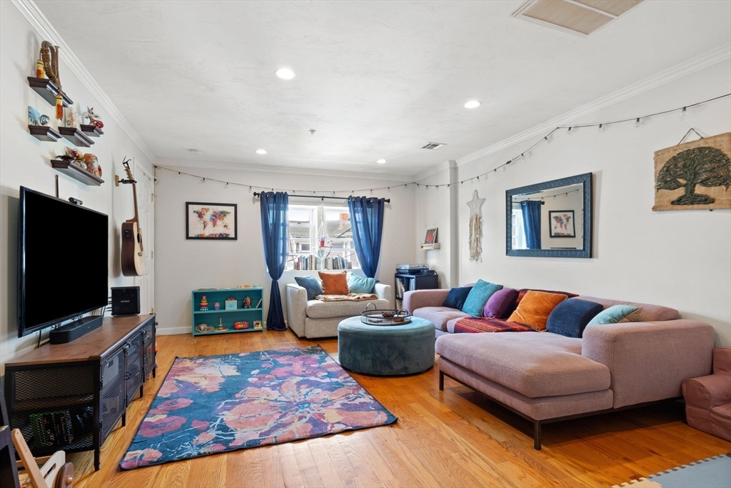 3 bed, 2 bath apartment for rent at 27 Phillips Unit 27, Wollaston — photo 6 of 31
