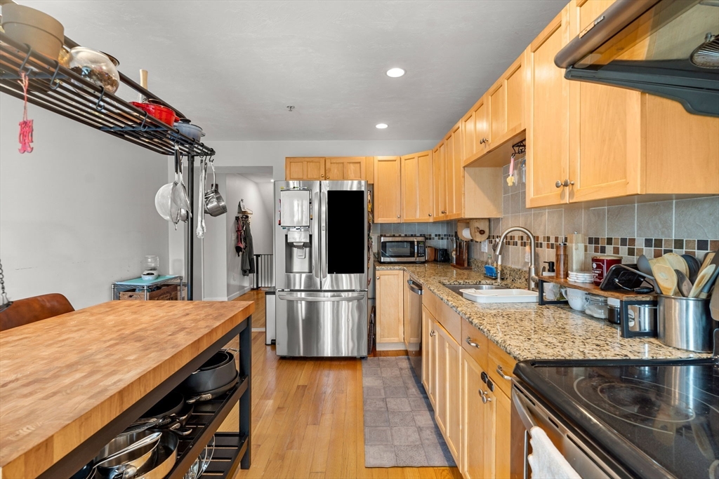 3 bed, 2 bath apartment for rent at 27 Phillips Unit 27, Wollaston — photo 3 of 31