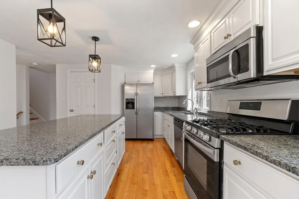 3 bed, 2 bath apartment for rent at 27 Pine St Unit 2, Pepperell — photo 4 of 27