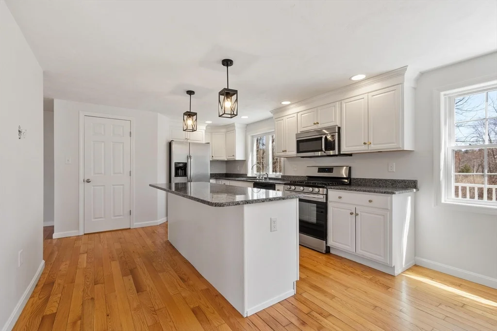 3 bed, 2 bath apartment for rent at 27 Pine St Unit 2, Pepperell — photo 2 of 27