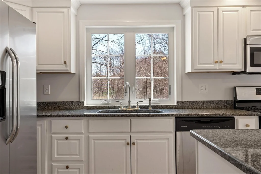 3 bed, 2 bath apartment for rent at 27 Pine St Unit 2, Pepperell — photo 3 of 27