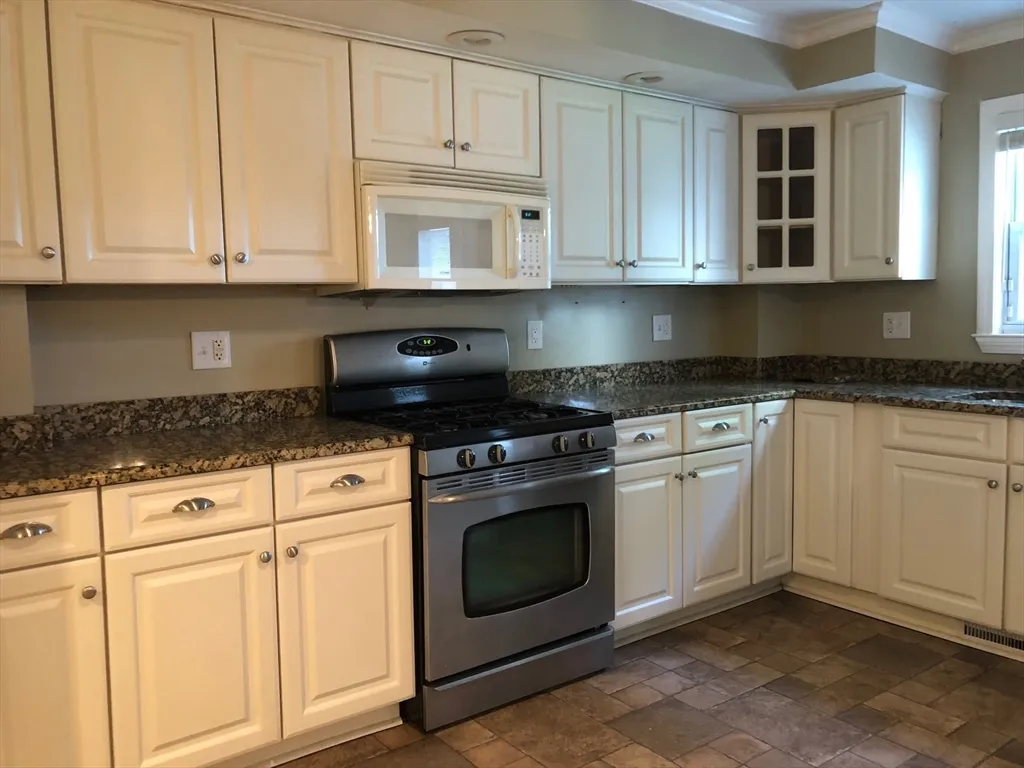 2 bed, 1 bath apartment for rent at 27 Pleasant St Unit 1, Middleton — photo 6 of 21