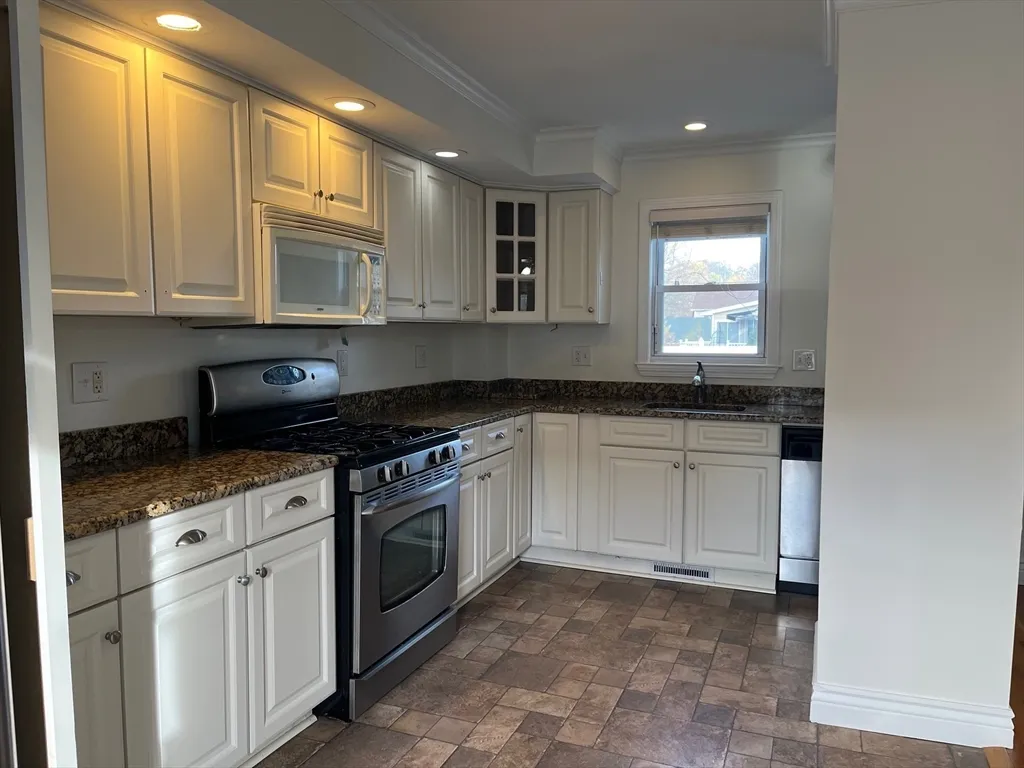 2 bed, 1 bath apartment for rent at 27 Pleasant St Unit 1, Middleton — photo 3 of 21