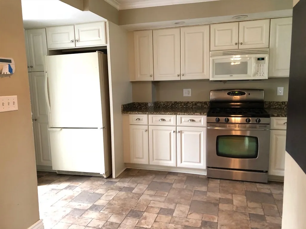 2 bed, 1 bath apartment for rent at 27 Pleasant St Unit 1, Middleton — photo 2 of 21