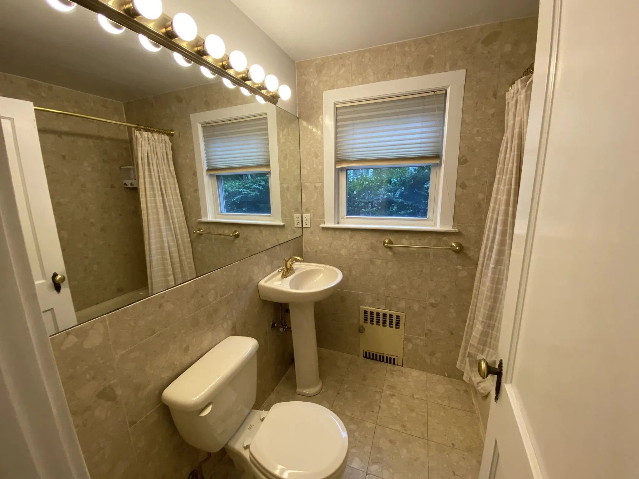 2 bed, 1 bath apartment for rent at 27 Portina Rd Unit 1, Brighton — photo 10 of 17