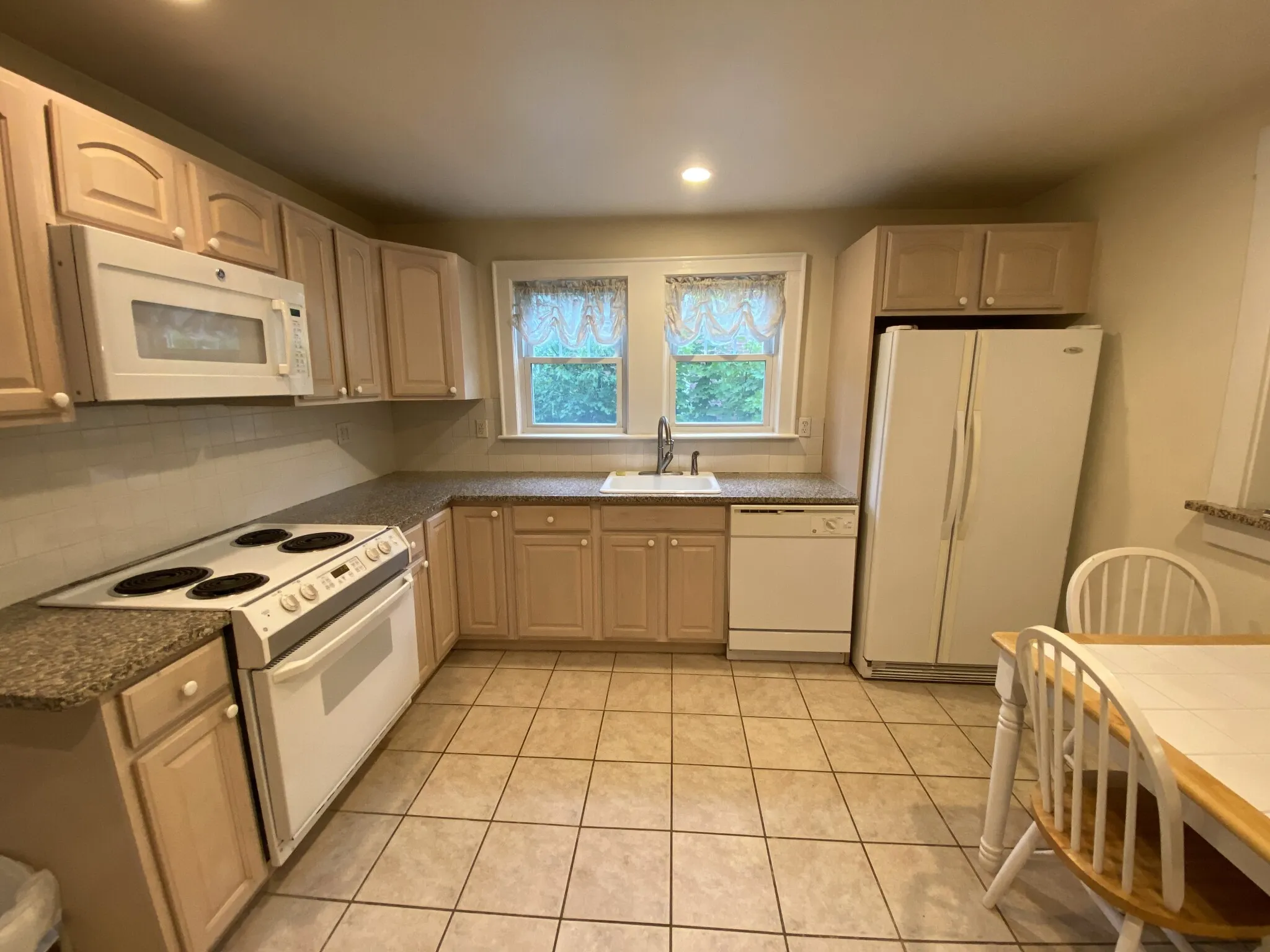 2 bed, 1 bath apartment for rent at 27 Portina Rd Unit 1, Brighton — photo 4 of 17
