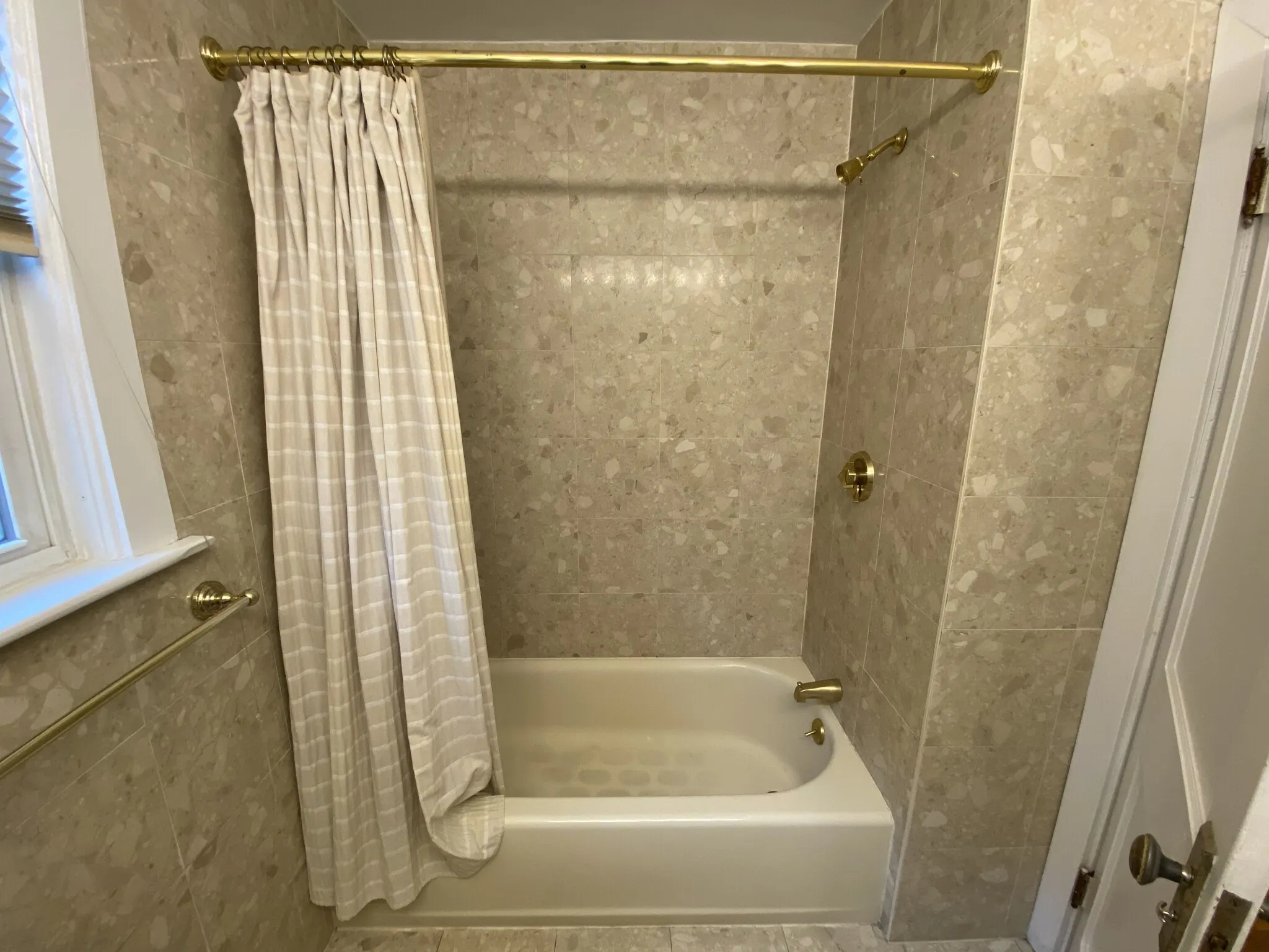 2 bed, 1 bath apartment for rent at 27 Portina Rd Unit 1, Brighton — photo 11 of 17