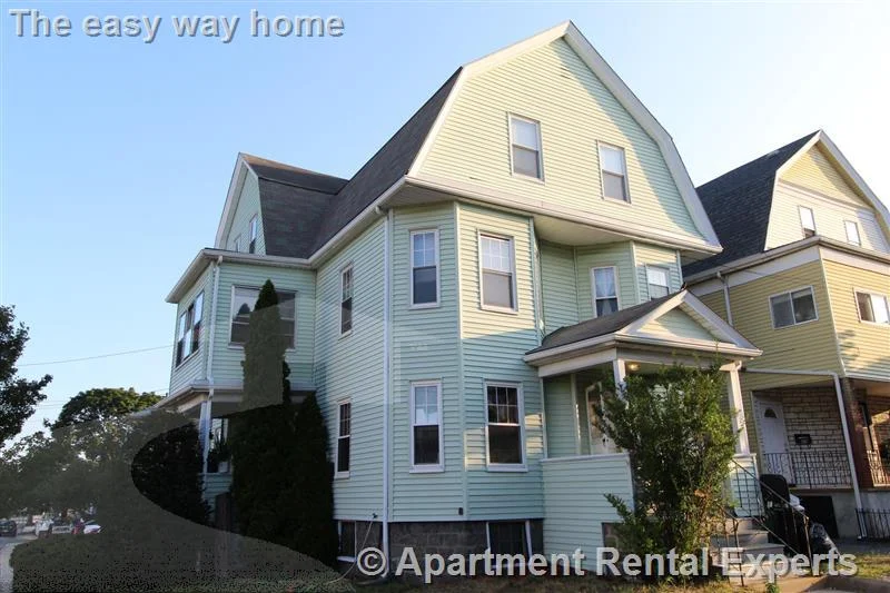 4 bed, 1 bath apartment for rent at 27 Princeton St Unit 2, Tufts — photo 15 of 16