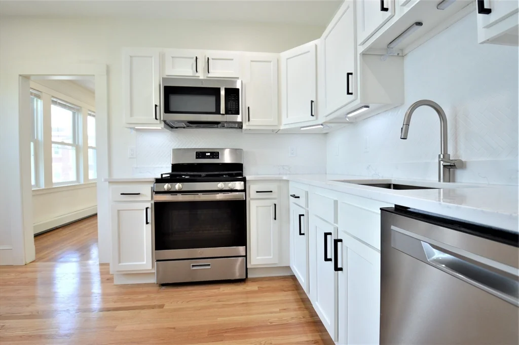 4 bed, 2 bath apartment for rent at 27 Ransom Rd Unit 1, Brighton — photo 2 of 23