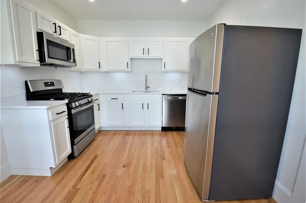4 bed, 2 bath apartment for rent at 27 Ransom Rd Unit 2, Brighton — photo 4 of 29