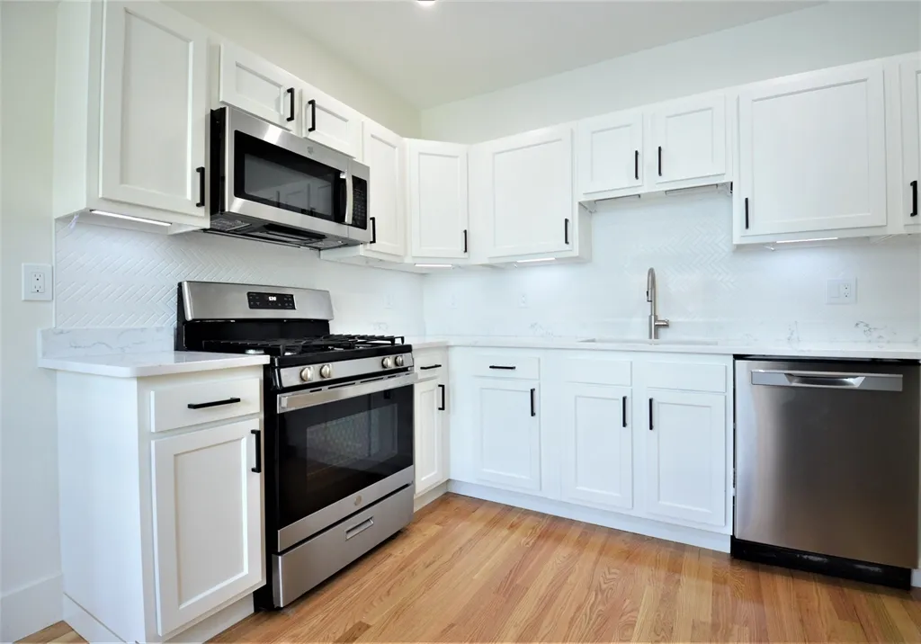 4 bed, 2 bath apartment for rent at 27 Ransom Rd Unit 2, Brighton — photo 2 of 29