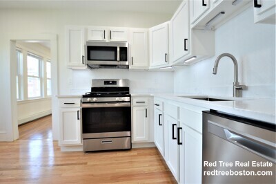 4 bed, 2 bath apartment for rent at 27 Ransom Rd Unit 3, Brighton — photo 4 of 32