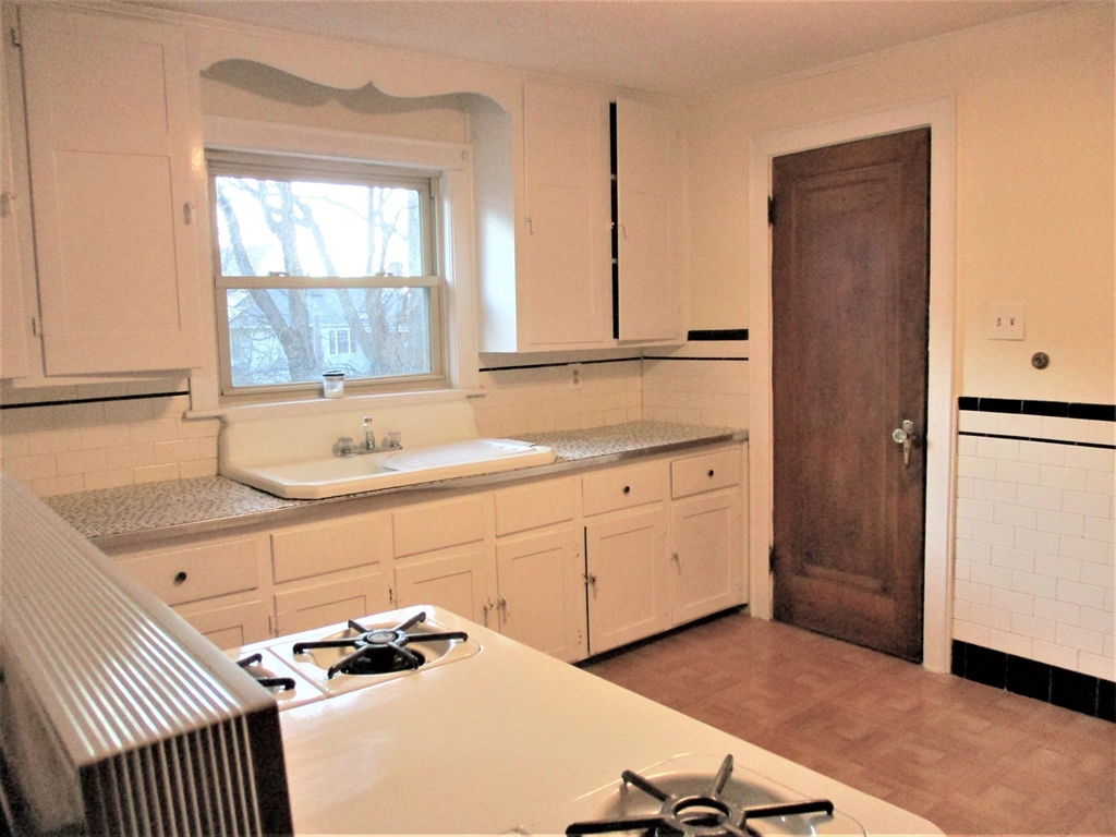 3 bed, 1 bath apartment for rent at 27 Ridgemont St Unit 1, Allston — photo 7 of 14