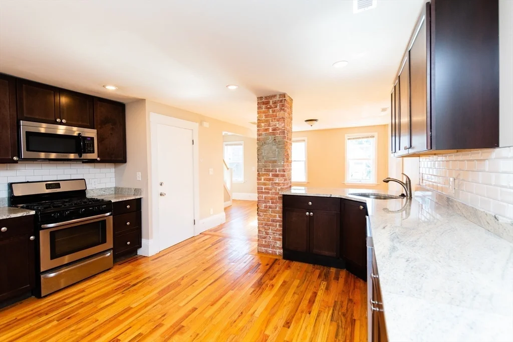 3 bed, 2 bath apartment for rent at 27 Shannon St Unit 2L, Brighton — photo 2 of 22