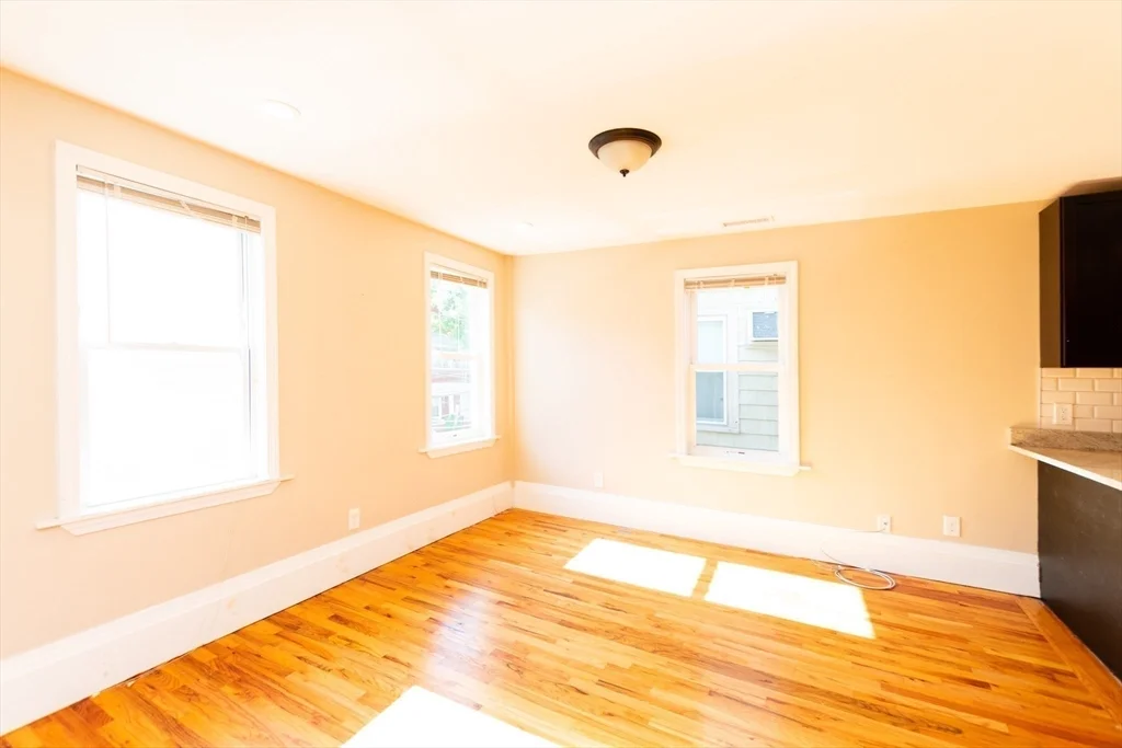 3 bed, 2 bath apartment for rent at 27 Shannon St Unit 2L, Brighton — photo 7 of 22