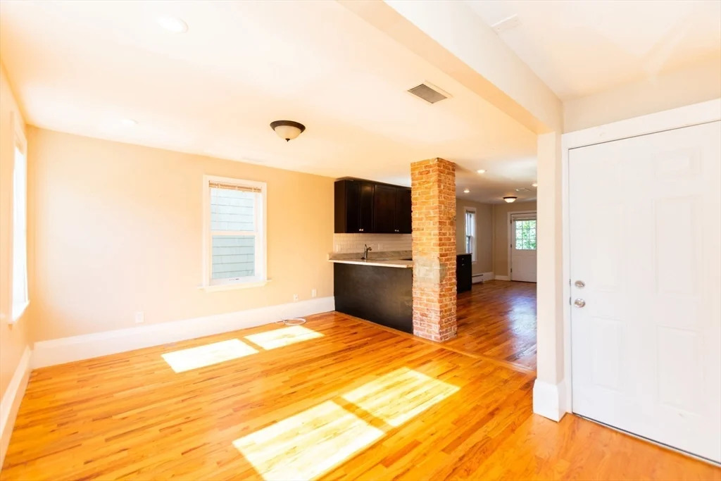 3 bed, 2 bath apartment for rent at 27 Shannon St Unit 2L, Brighton — photo 6 of 22