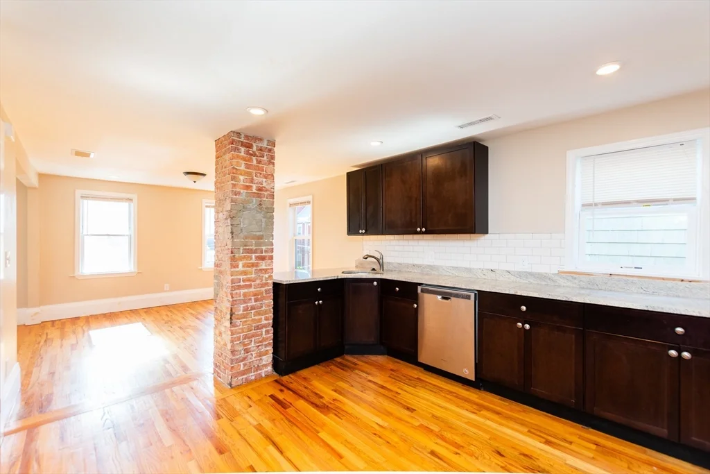 3 bed, 2 bath apartment for rent at 27 Shannon St Unit 2L, Brighton — photo 1 of 22