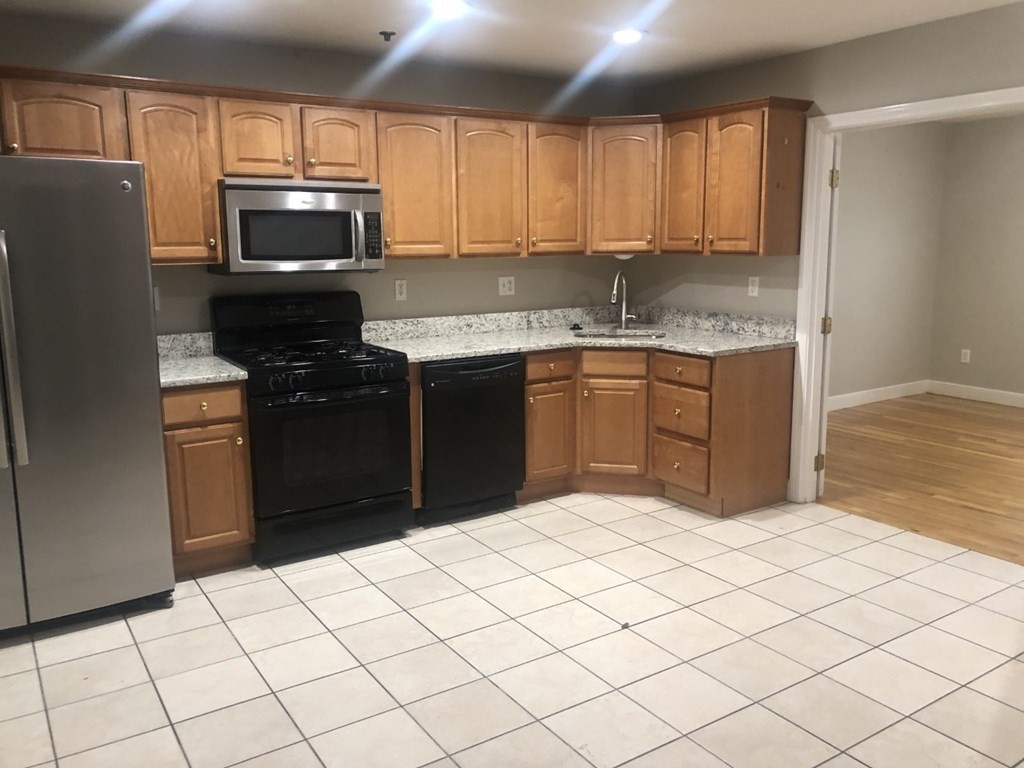 3 bed, 2 bath apartment for rent at 27 Shawmut Ave Unit 5, Weymouth
