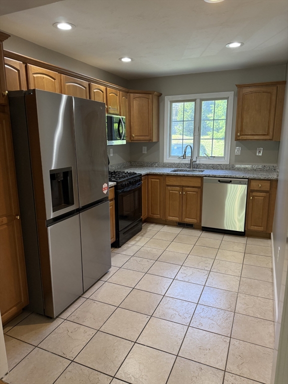2 bed, 1 bath apartment for rent at 27 Shawmut Ave Unit 7, Weymouth