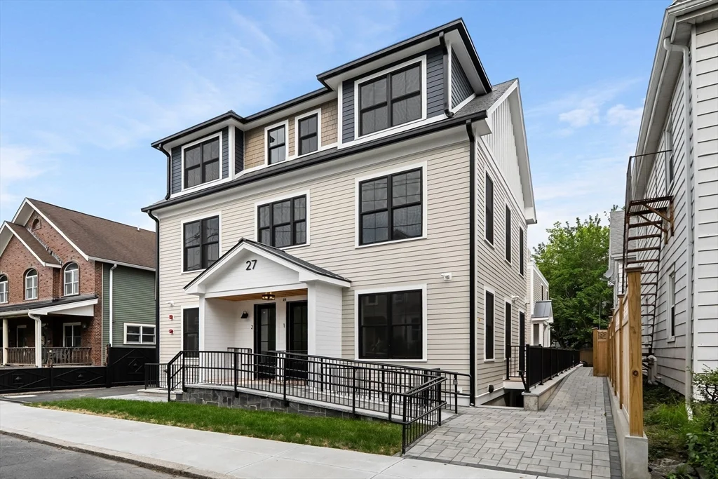 3 bed, 3 bath apartment for rent at 27 Shepard St Unit 3, Brighton — photo 3 of 33
