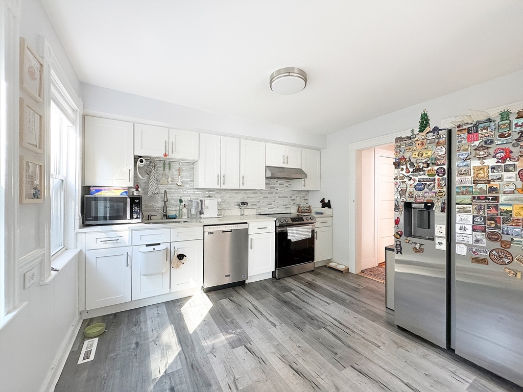3 bed, 1 bath apartment for rent at 27 Shirley St Unit 27, Lexington — photo 4 of 31