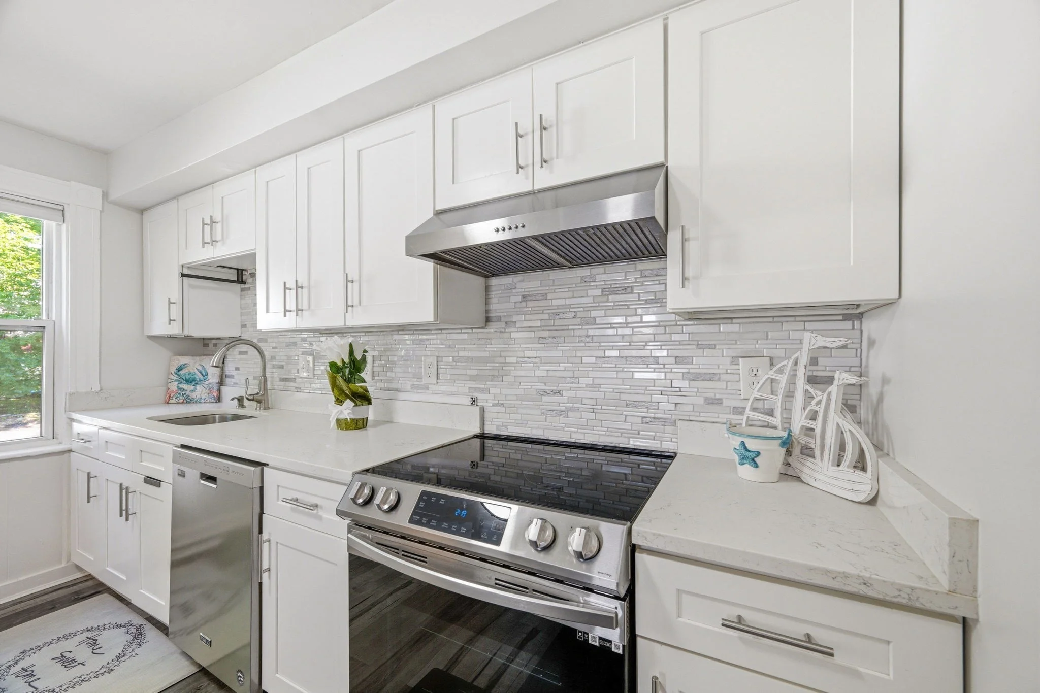 3 bed, 1 bath apartment for rent at 27 Shirley St Unit 27, Lexington — photo 2 of 12