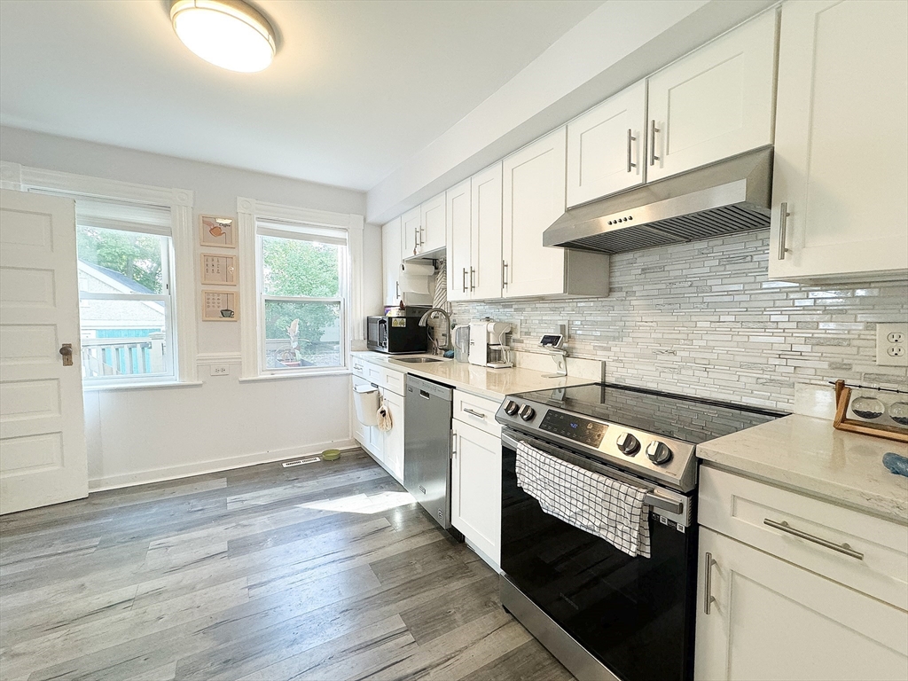 3 bed, 1 bath apartment for rent at 27 Shirley St Unit 27, Lexington — photo 3 of 31