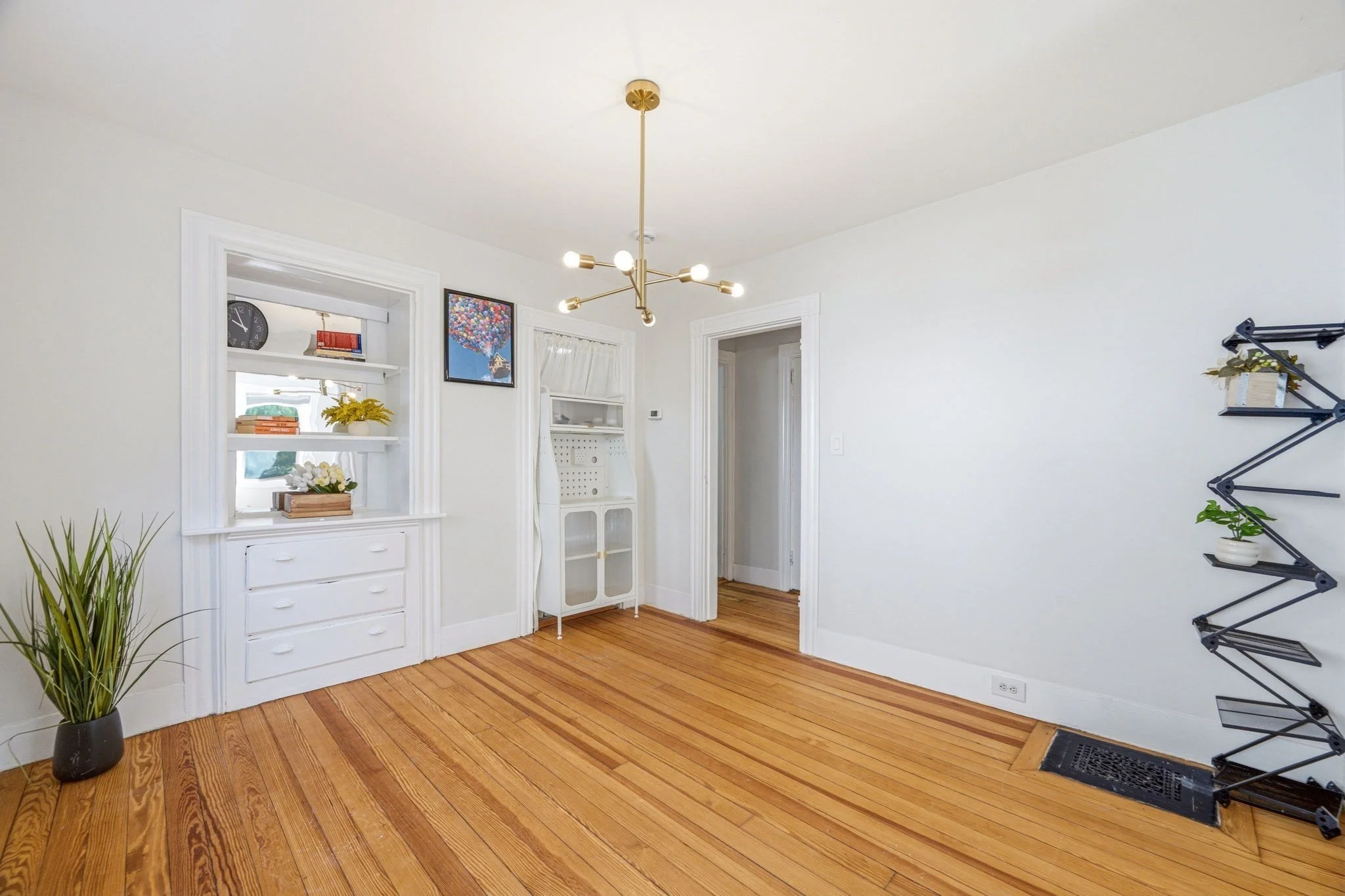 3 bed, 1 bath apartment for rent at 27 Shirley St Unit 27, Lexington — photo 6 of 12