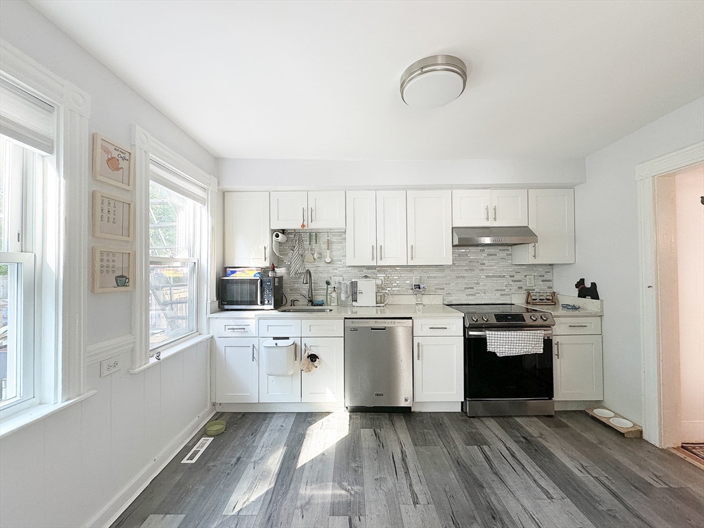 3 bed, 1 bath apartment for rent at 27 Shirley St Unit 27, Lexington — photo 5 of 31