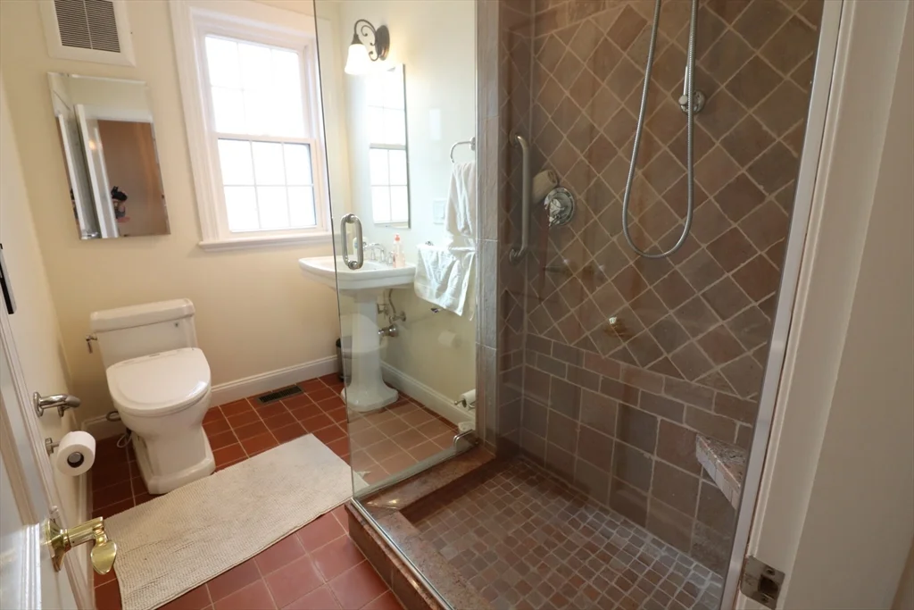3 bed, 3 bath apartment for rent at 27 Somerset Rd, Brookline Hills — photo 9 of 37