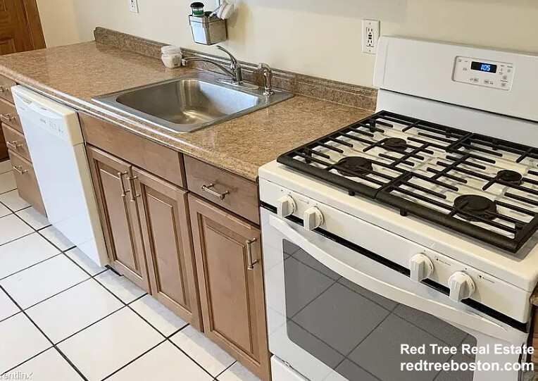 3.5 bed, 2 bath apartment for rent at 27 South Crescent Circuit Unit A, Oak Square — photo 5 of 15