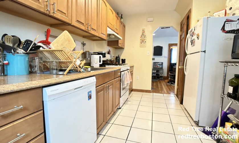3.5 bed, 2 bath apartment for rent at 27 South Crescent Circuit Unit A, Oak Square — photo 3 of 15