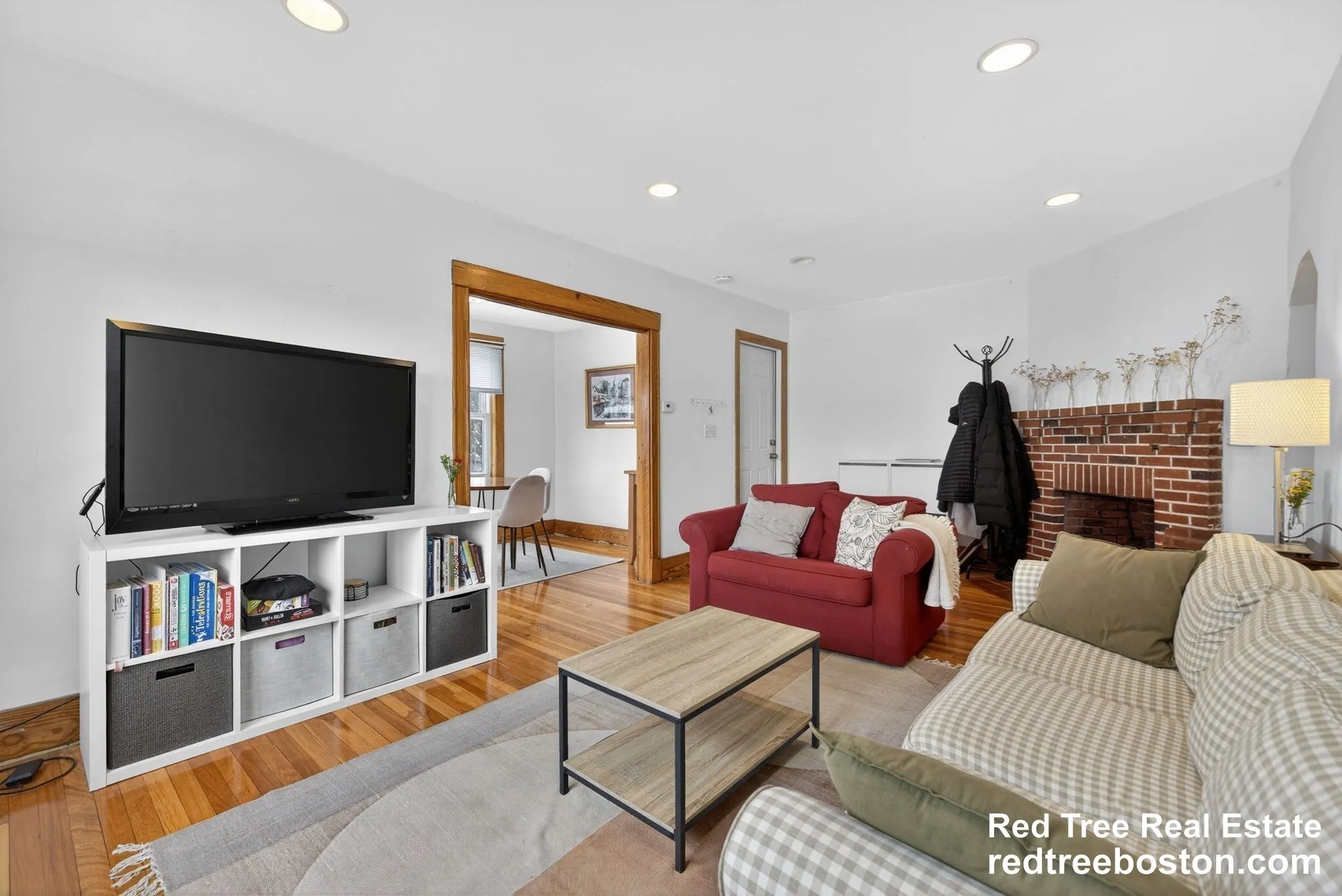 3.5 bed, 2 bath apartment for rent at 27 South Crescent Circuit Unit B, Oak Square — photo 3 of 15
