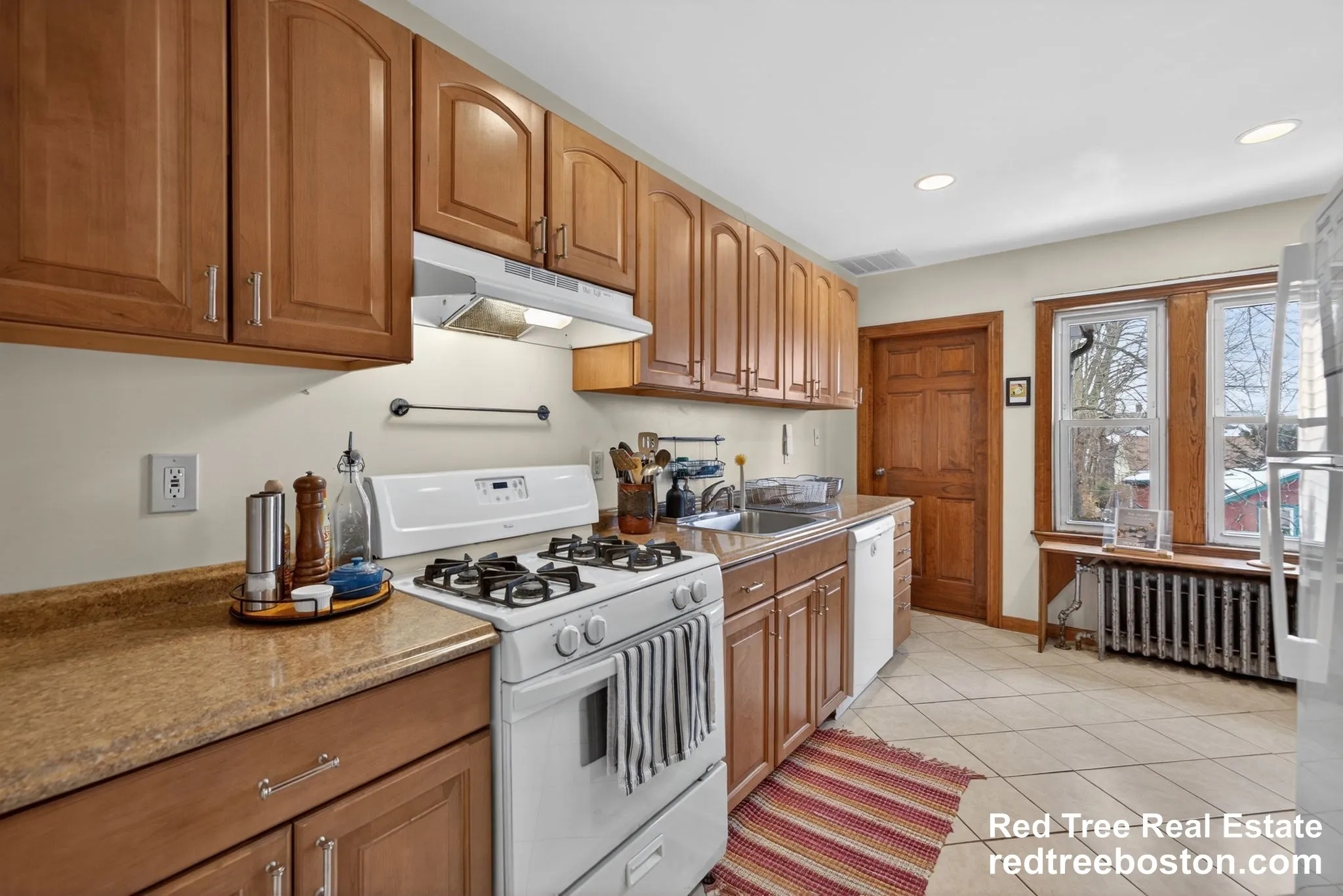 3.5 bed, 2 bath apartment for rent at 27 South Crescent Circuit Unit B, Oak Square — photo 5 of 15