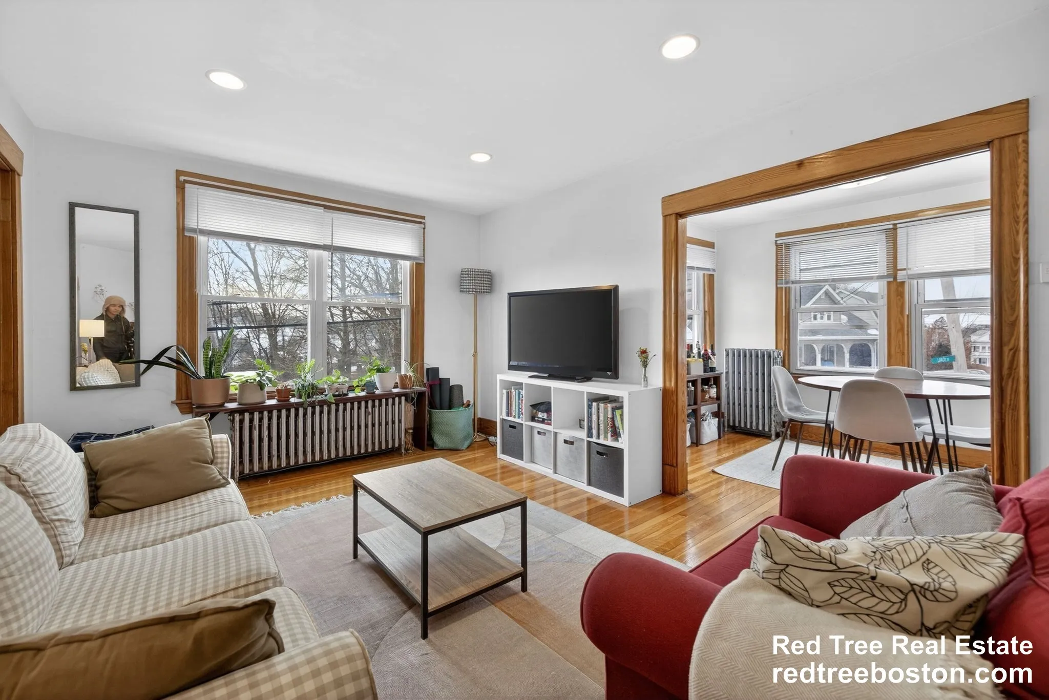 3.5 bed, 2 bath apartment for rent at 27 South Crescent Circuit Unit B, Oak Square — photo 2 of 15