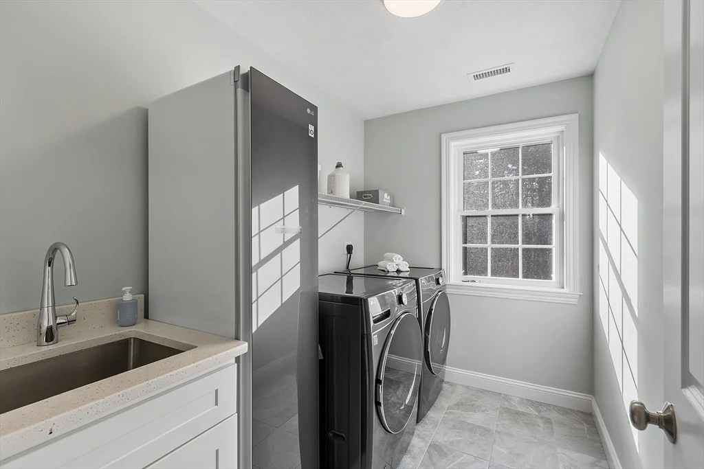 4 bed, 3 bath apartment for rent at 27 Spring Rd, Westborough — photo 28 of 41
