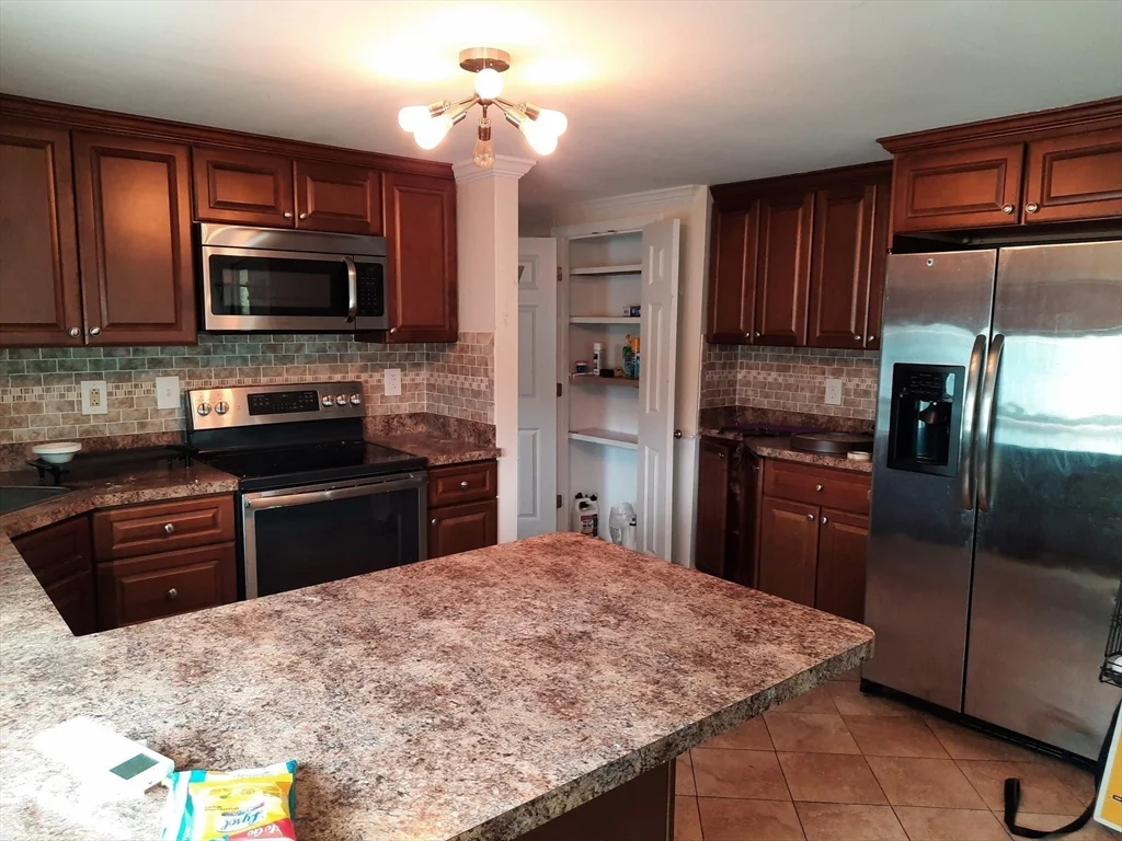 2 bed, 1 bath apartment for rent at 27 Spring St Unit 3, East Bridgewater — photo 3 of 4