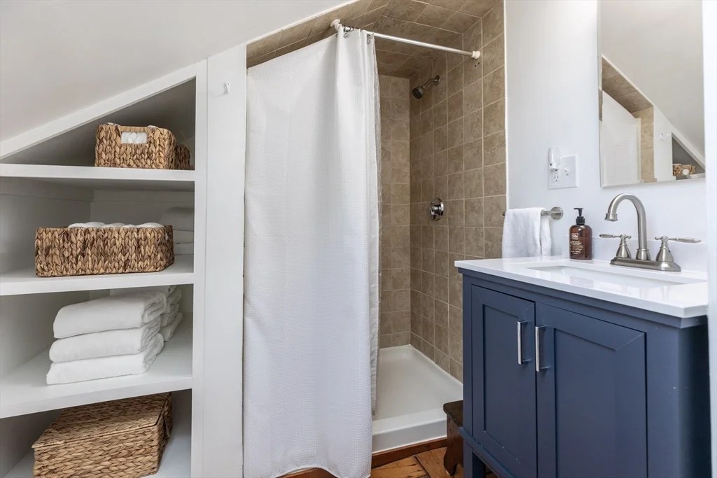 5 bed, 4+ bath apartment for rent at 27 St James St Unit 0, Roxbury — photo 16 of 19