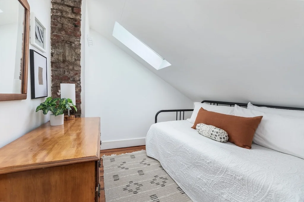 5 bed, 4+ bath apartment for rent at 27 St James St Unit 0, Roxbury — photo 17 of 19