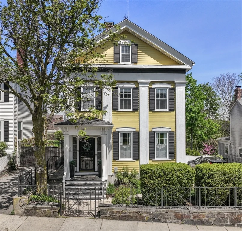 5 bed, 4+ bath apartment for rent at 27 St James St Unit 0, Roxbury