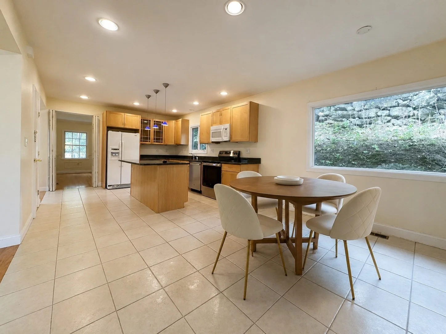 5 bed, 3 bath apartment for rent at 27 Sulivan Ave, Newton Upper Falls — photo 6 of 21