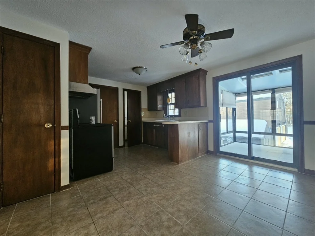 2 bed, 1 bath apartment for rent at 27 Summer St Unit 27, Chelmsford — photo 3 of 15